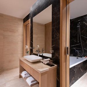 Strand Suite